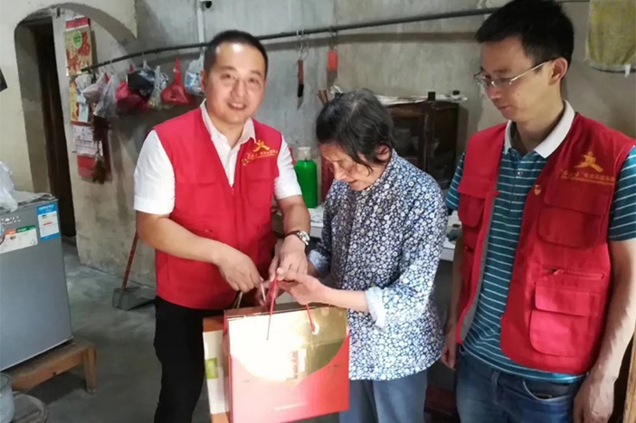 濃情迎端午，慰問(wèn)暖人心